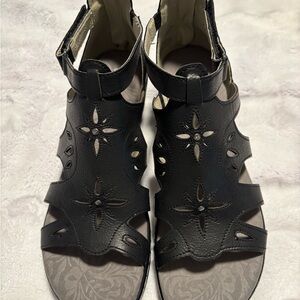 JBU Black Cutout Women's Sandals